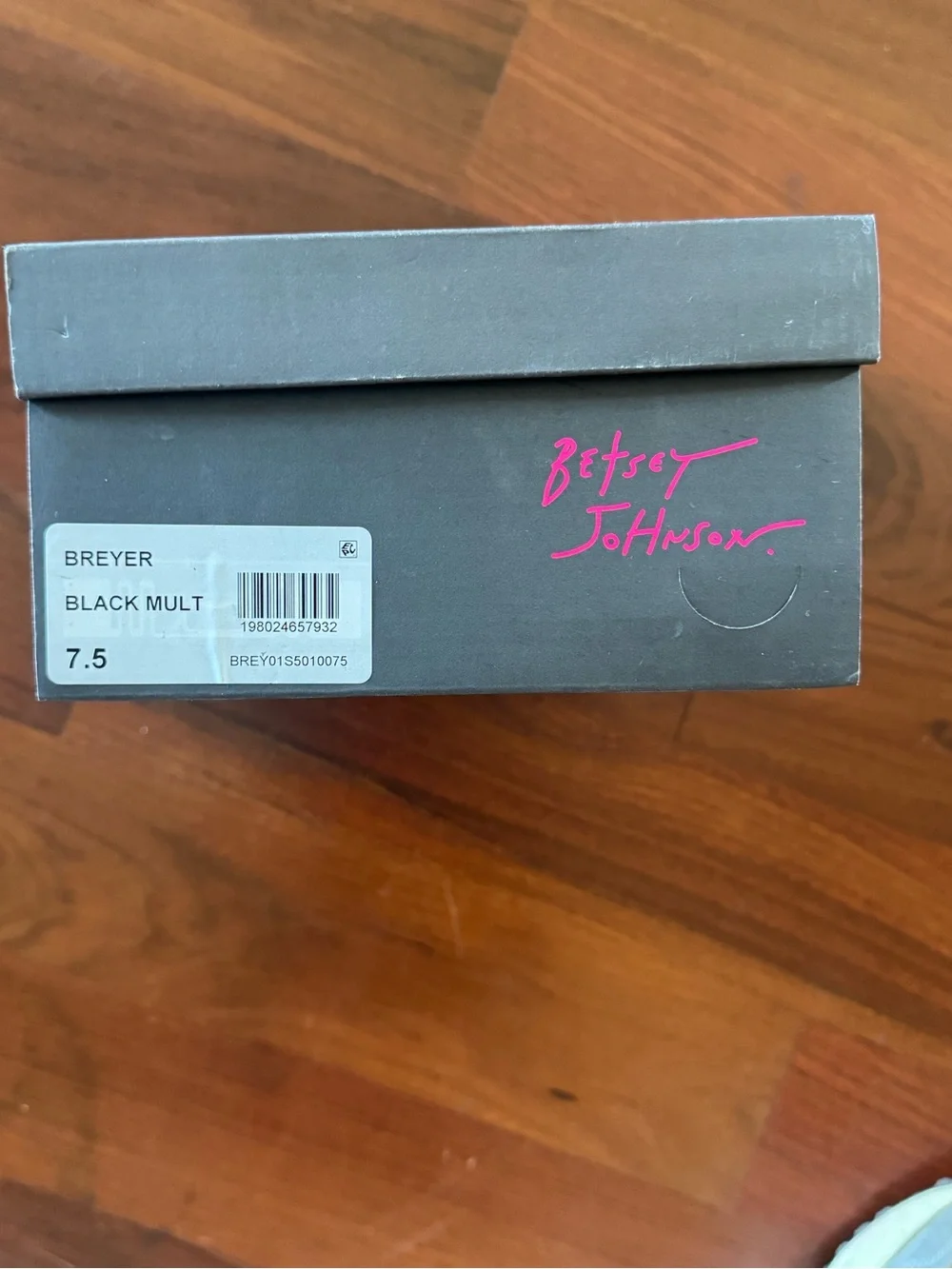 Besty Johnson shiny black